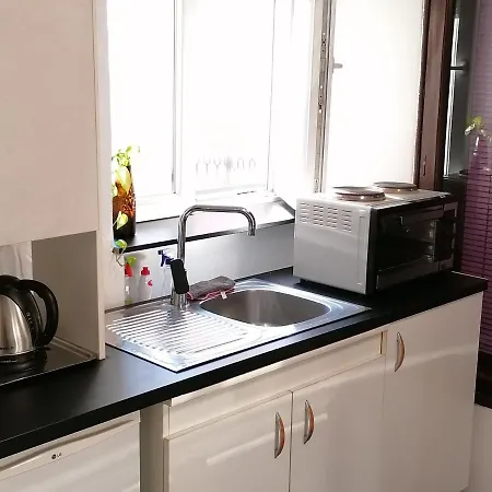 Apartment Apartman Sa Slobodnim Parkingom, Dvoristem I Malom Teretanom Belgrade