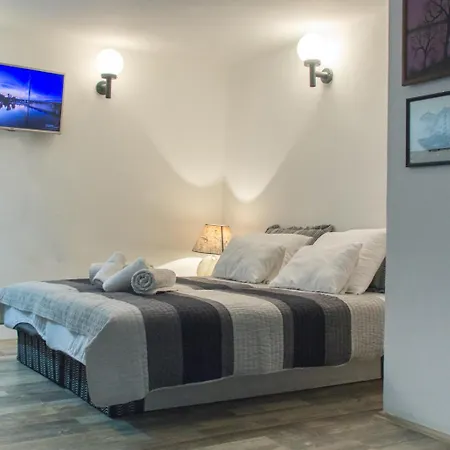 Apartman Sa Slobodnim Parkingom, Dvoristem I Malom Teretanom Apartment
