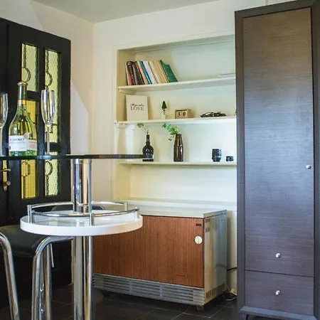 Apartment Apartman Sa Slobodnim Parkingom, Dvoristem I Malom Teretanom Belgrade