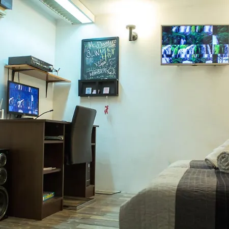 Apartman Sa Slobodnim Parkingom, Dvoristem I Malom Teretanom *