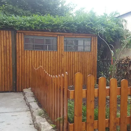 Apartman Sa Slobodnim Parkingom, Dvoristem I Malom Teretanom Apartment