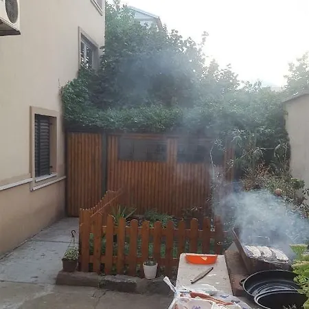 Apartment Apartman Sa Slobodnim Parkingom, Dvoristem I Malom Teretanom Belgrade